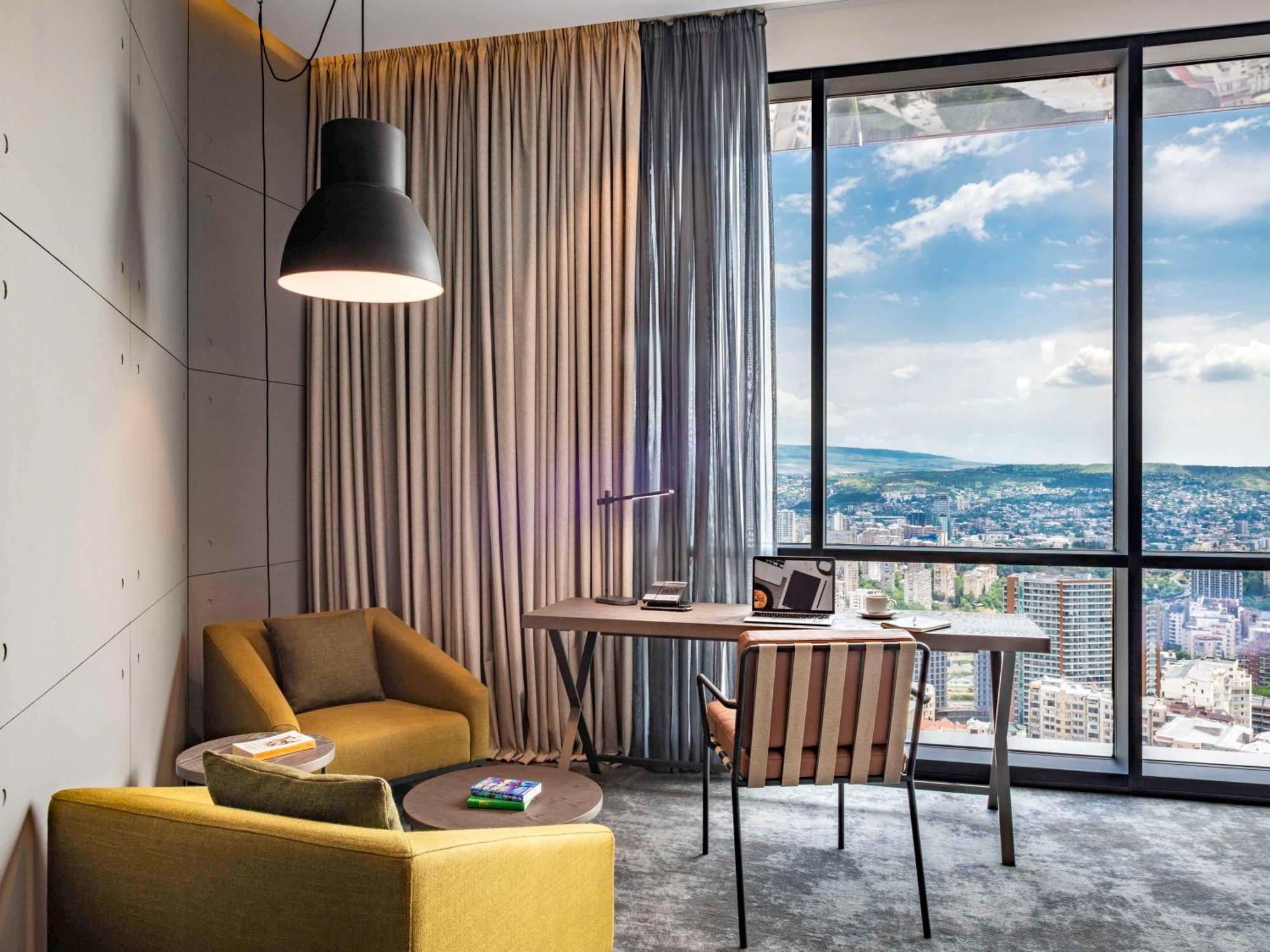 Pullman Tbilisi Axis Towers Hotel ภายนอก รูปภาพ