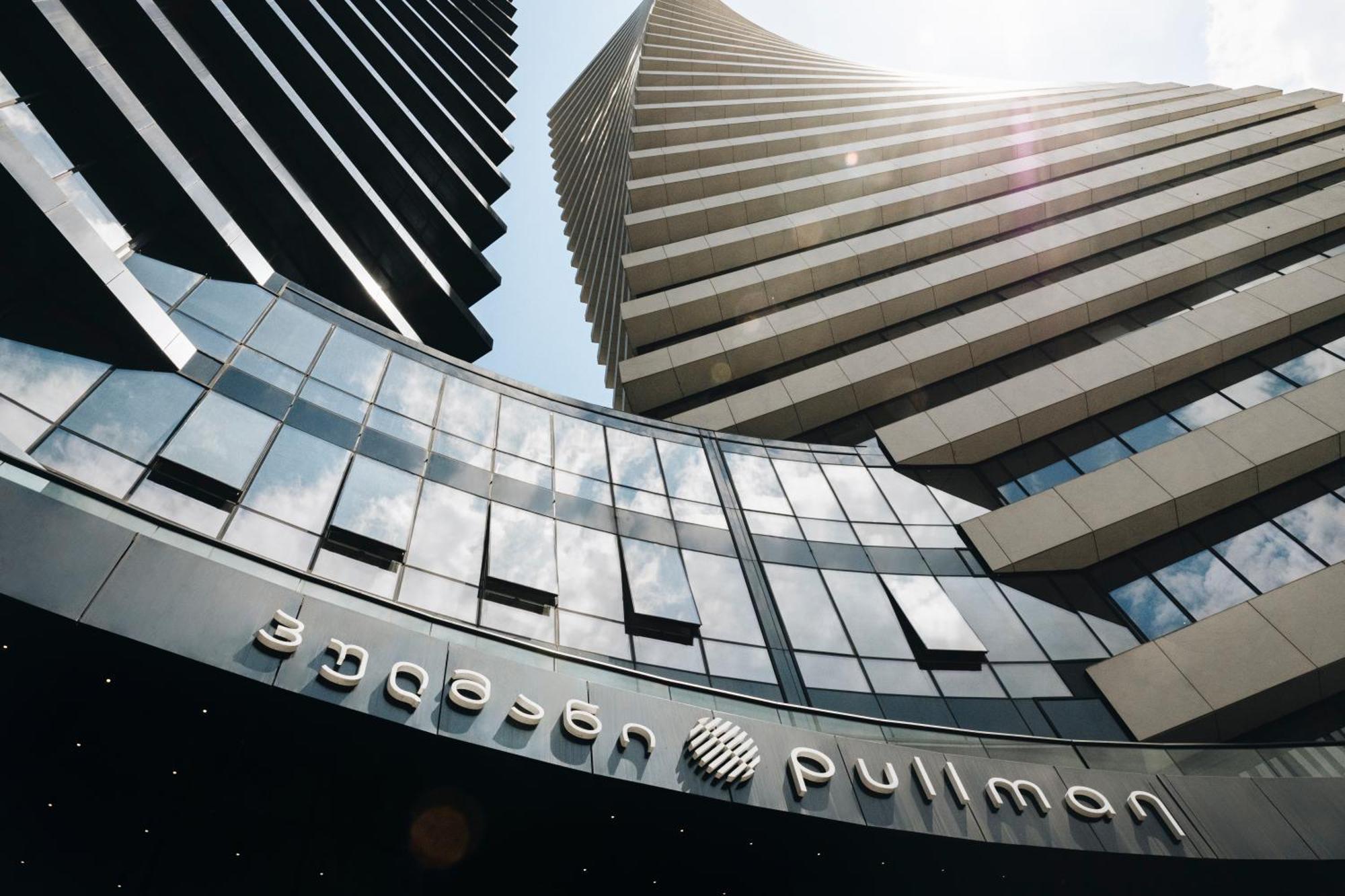 Pullman Tbilisi Axis Towers Hotel ภายนอก รูปภาพ